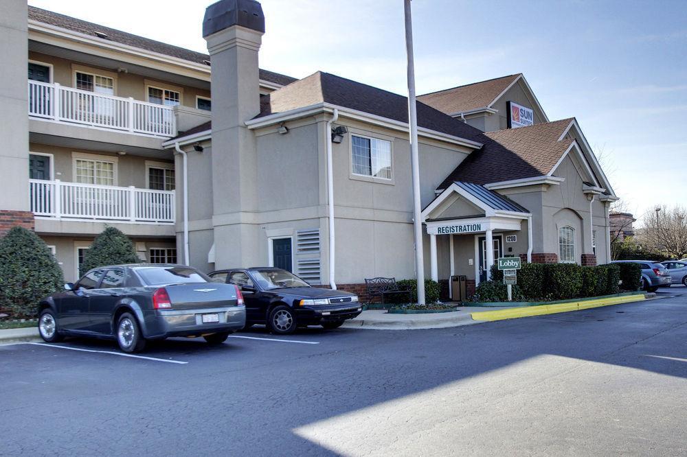 Intown Suites Extended Stay Greensboro Nc - Lanada Exteriör bild