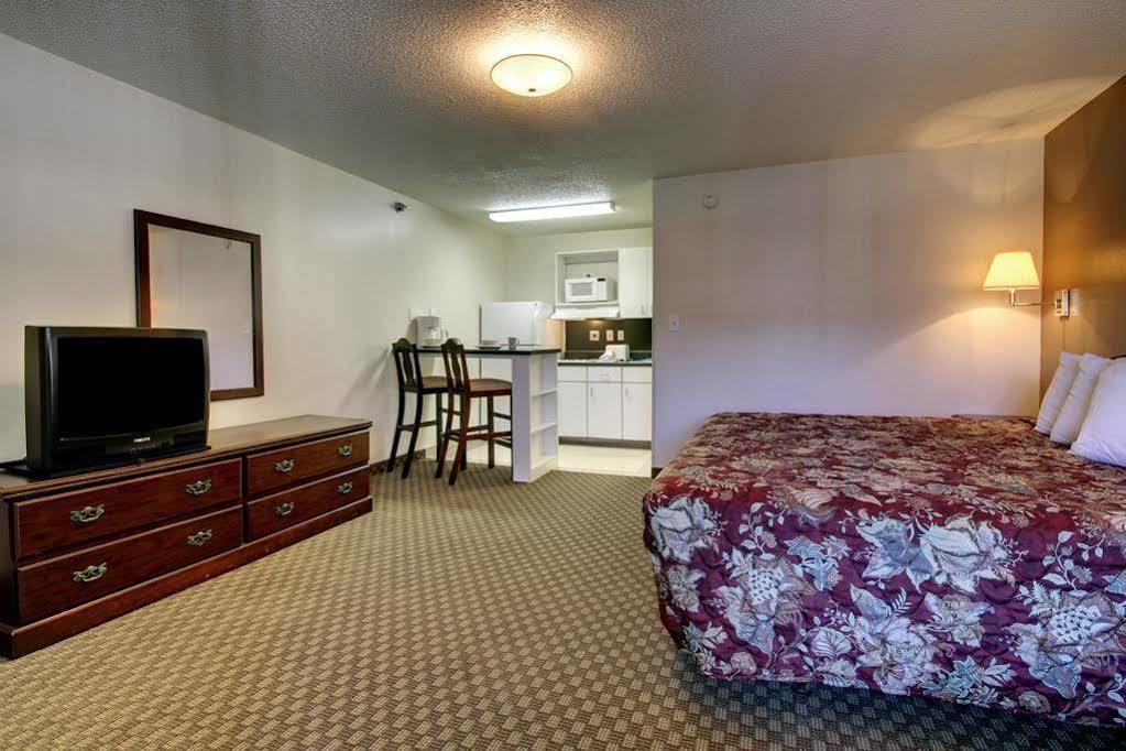 Intown Suites Extended Stay Greensboro Nc - Lanada Exteriör bild