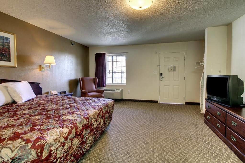 Intown Suites Extended Stay Greensboro Nc - Lanada Exteriör bild