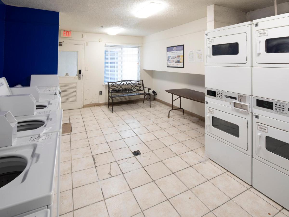Intown Suites Extended Stay Greensboro Nc - Lanada Exteriör bild