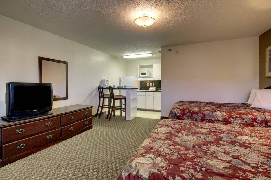 Intown Suites Extended Stay Greensboro Nc - Lanada Exteriör bild